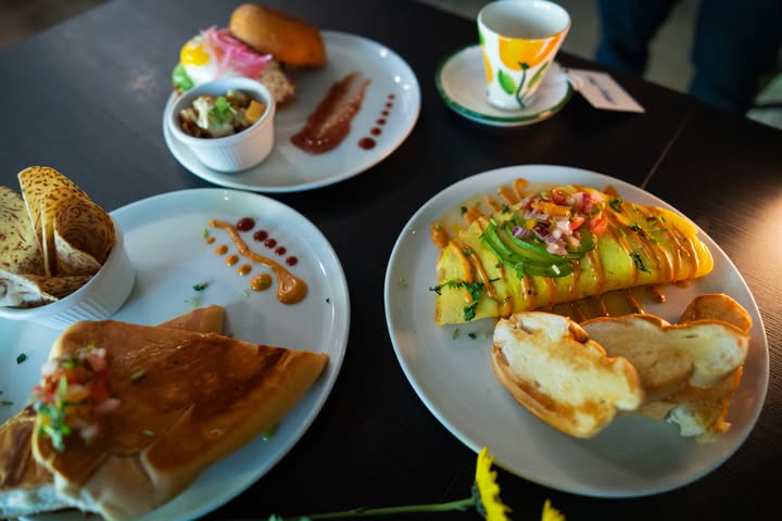 Desayuno servido en LaVidé Coffee