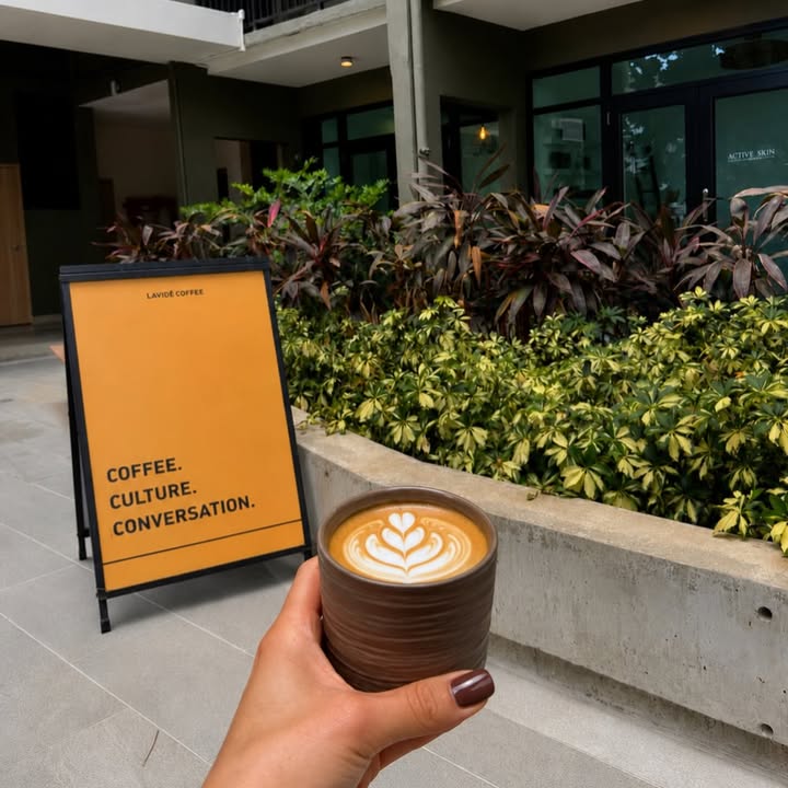 Café y letrero Coffee. Culture. Conversation.